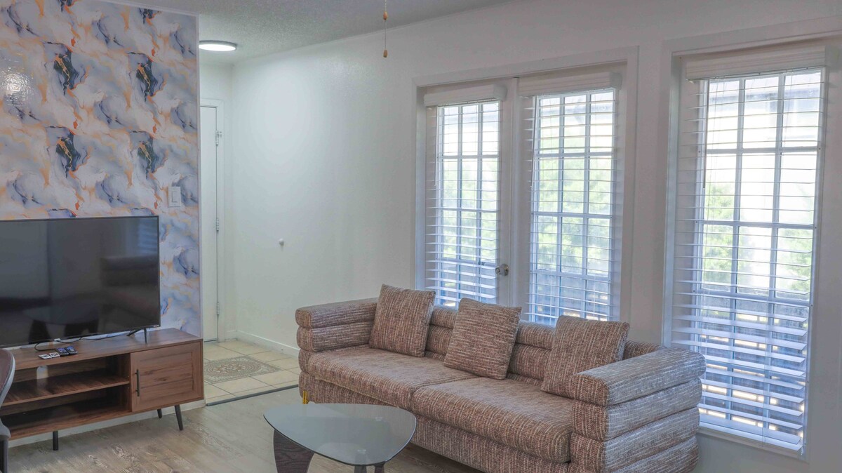 Walk to UT*parking*West Campus*Close to Downtown