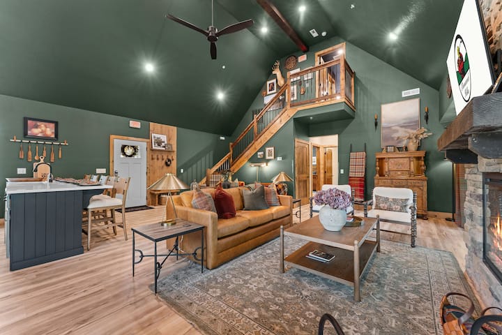Creekside Cabin | Hot Tub| Near Thunder Ridge - Ridgedale, MO