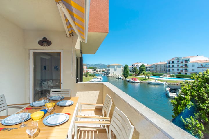 2br Canal View Apartment With Pool & Wifi - Empuriabrava