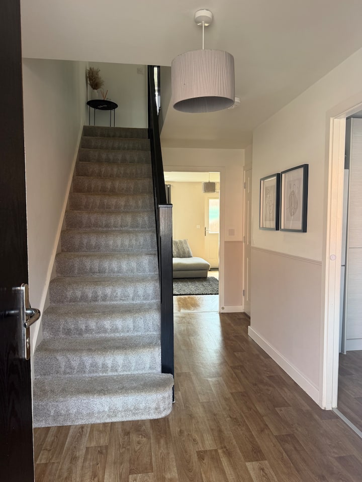 Entire 2 Bed Property - Silverstone F1 Gp - Towcester