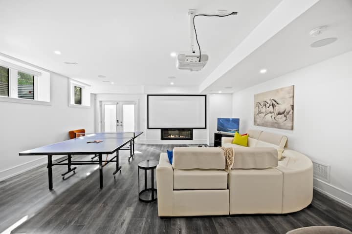 Modern 2br Suite Near Airport W/ Gym & Ping-pong - ミシサガ