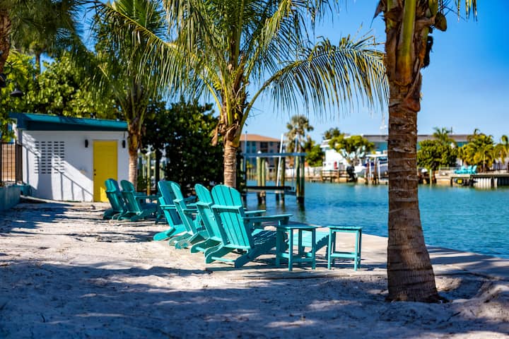 Sb 130 Seaside Beach Resort- Kitchen & 2 Full Beds - St. Pete Beach, FL