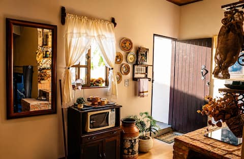 Top Airbnb: Charming Small Farm | Fully Equipped | 5 min from the park in Patos De Minas