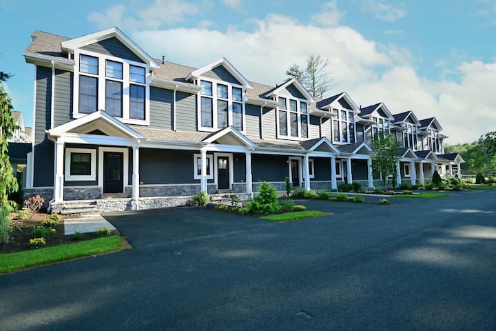 Townhomes On The Green | Grand Three Bedroom - Exeter, RI