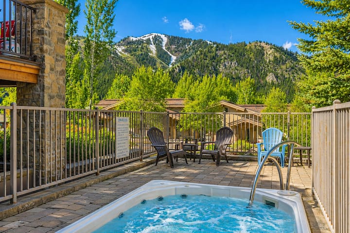 Downtown Timbers | Hot Tub, Views & Walk To Town - Ketchum, ID