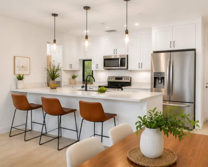 Stylish Wpb Retreat Comfort & Convenience - West Palm Beach, FL
