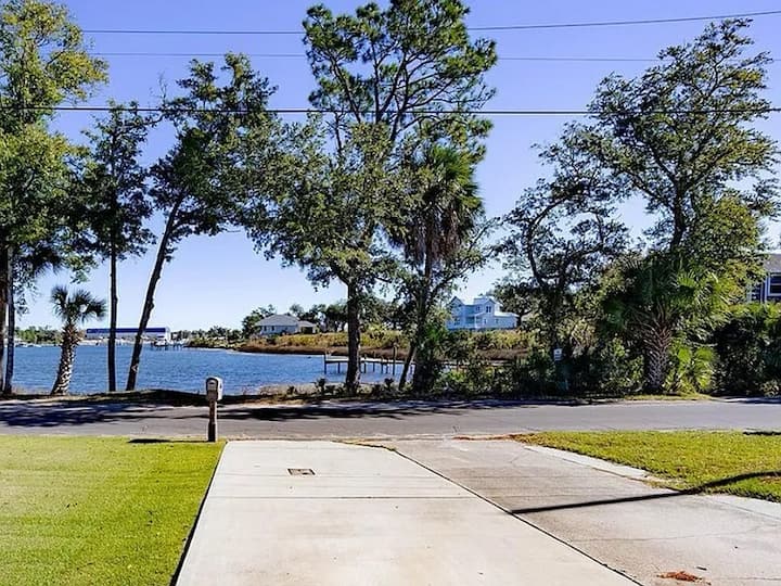 Work Retreat- 3bdrms W/in Suite Baths - Panama City, FL