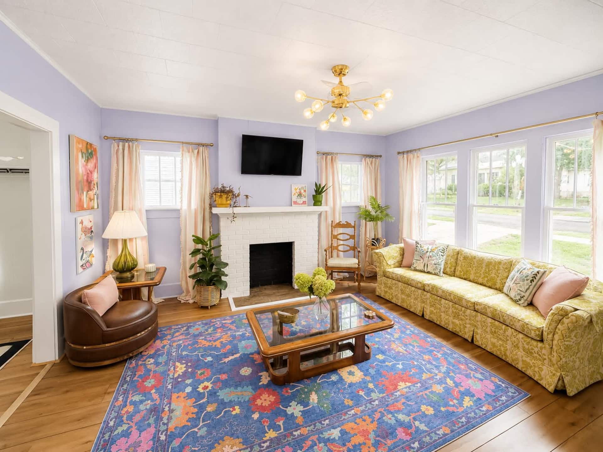 Charming Cottage w/2 queen beds - 1m to downtown!