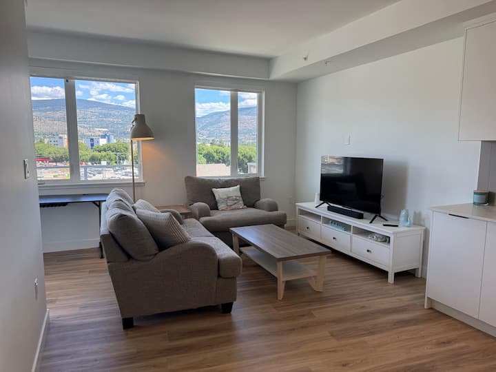 Penthouse 3 Bedroom 2 Bathroom With A Lake View! - Penticton
