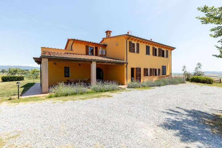 Podere Bellavista | Tuscan Villa With Pool & Views - Rosignano Marittimo