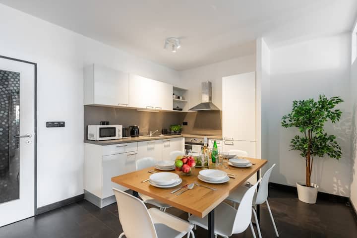 2br Apartment With Balcony | Centre Of Prague - Prague