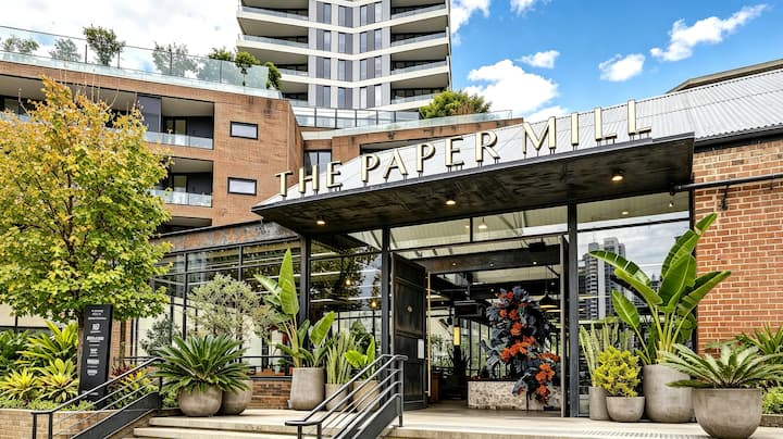 2br Modern Home With River Overlook - Liverpool
