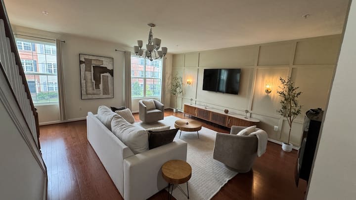 Modern 4br Townhome | Perfect For Extended Stays - Columbia, MD