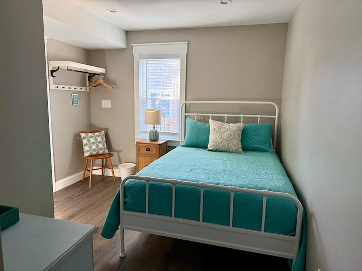 Bedroom 3: Full Bed and dresser.
