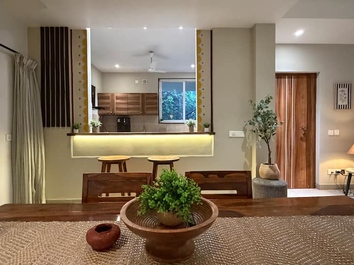 Dining area image 1