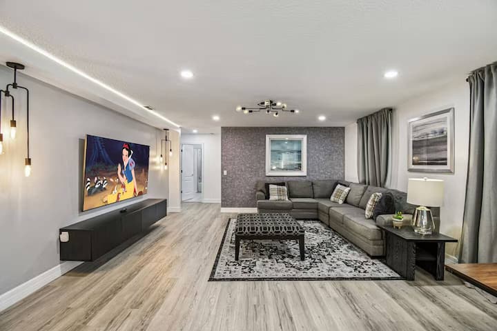 Misty Oak Cir: Modern Pool Home Near Disney! - Houses for Rent in