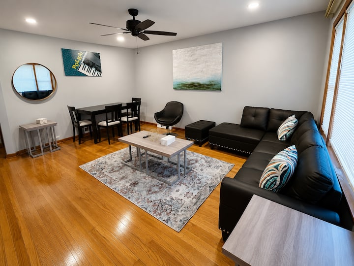 The Gathering House | 6br Skokie - Deerfield, IL