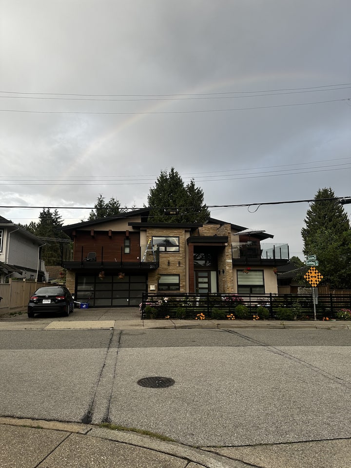 2 Bedroom Guest Suite - Beside Skytrain Station - Coquitlam