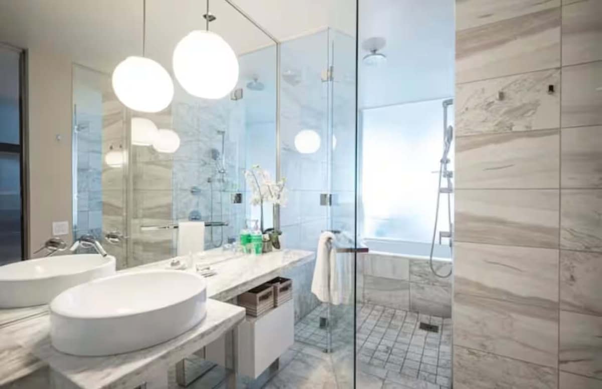 Palms Place Spa Suite