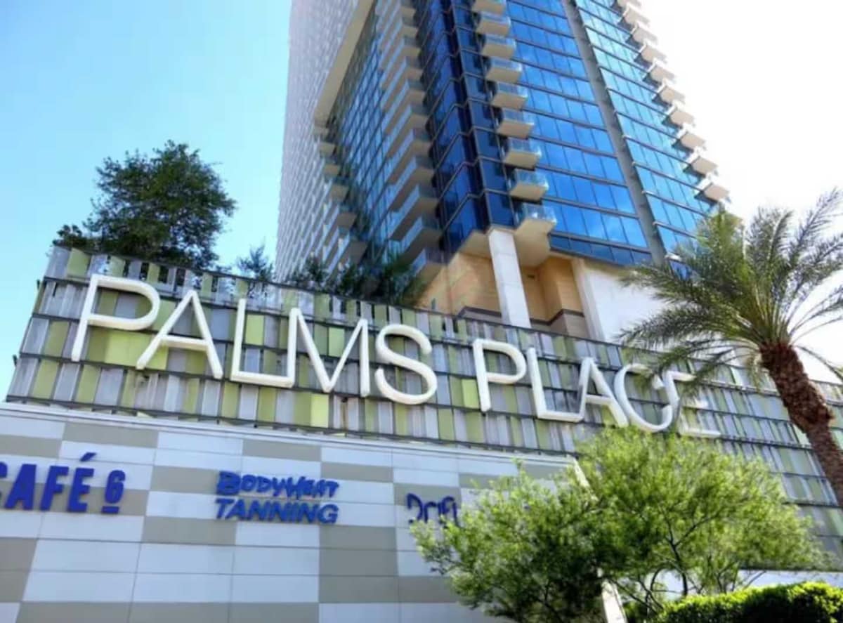 Palms Place Spa Suite