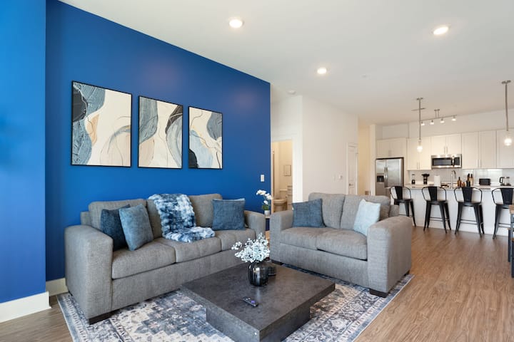 Cozy Carolina | Free Parking, Gym, Pool - Charlotte, NC
