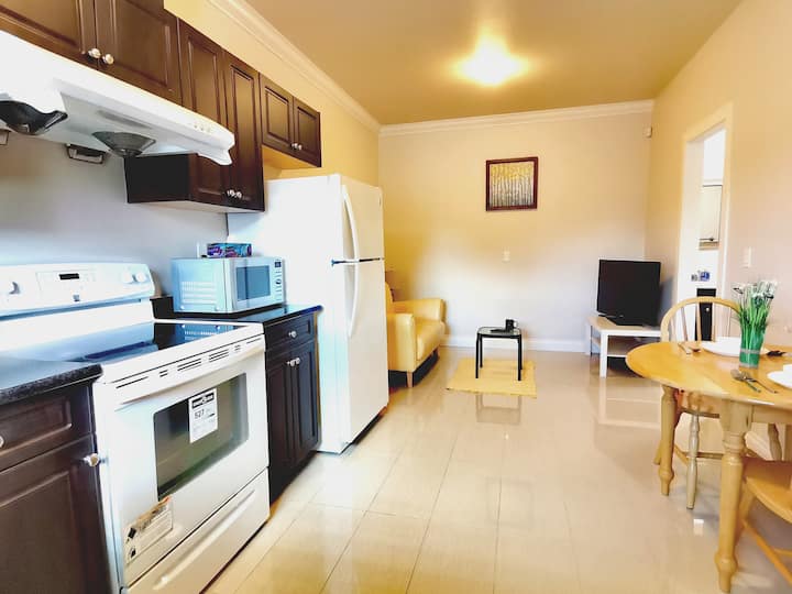 Adorable 1-bedroom Place At A Convenient Location - Burnaby