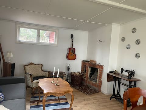Top Airbnb: Cozy cottage in Småland. Directly down to Gösjön. in Högsby