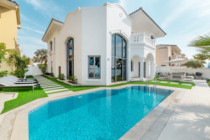 Beautiful 5br Beachfront Villa On Palm Jumeirah - Dubai
