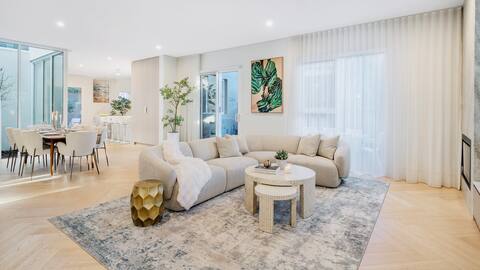 Top performing Airbnb: Luxury Family Home · Walk to Beach and Cafés in Elwood