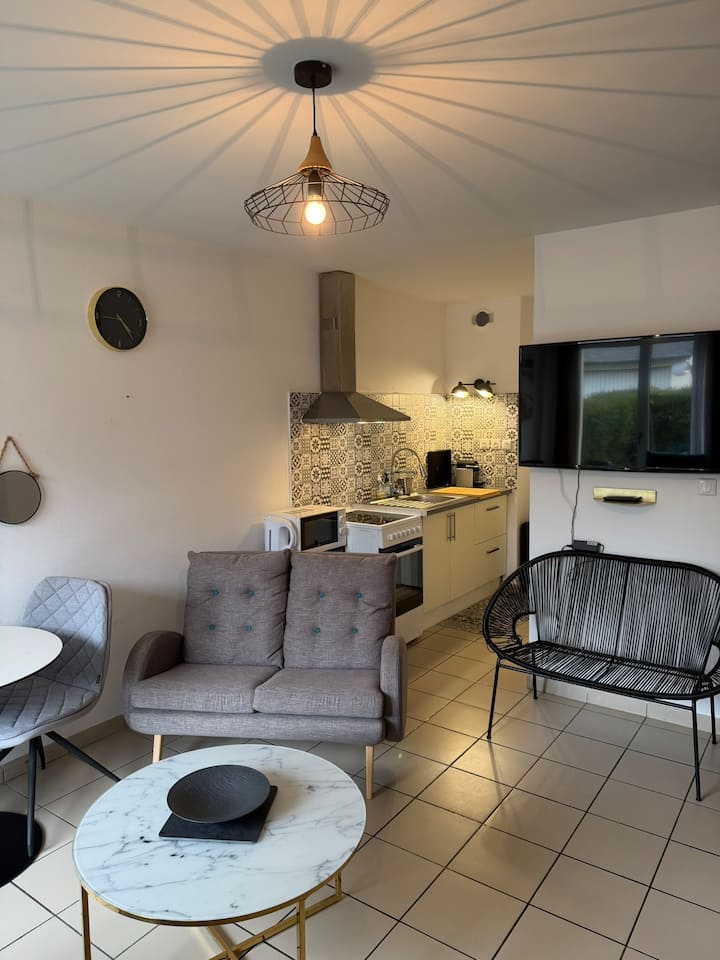 Proche Mer Et Centre-ville, Deux Pièces En Duplex - Ouistreham