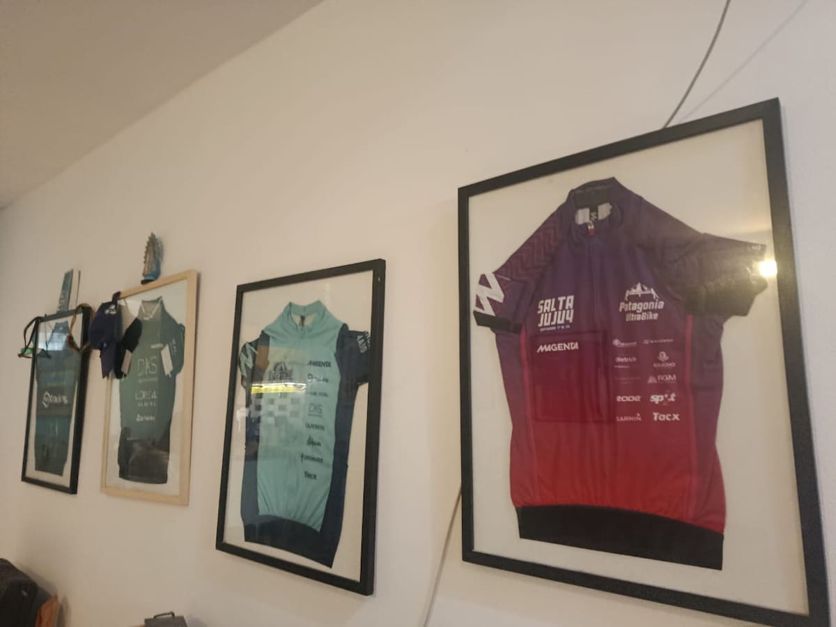 Bike-themed shared house, 2 twin beds