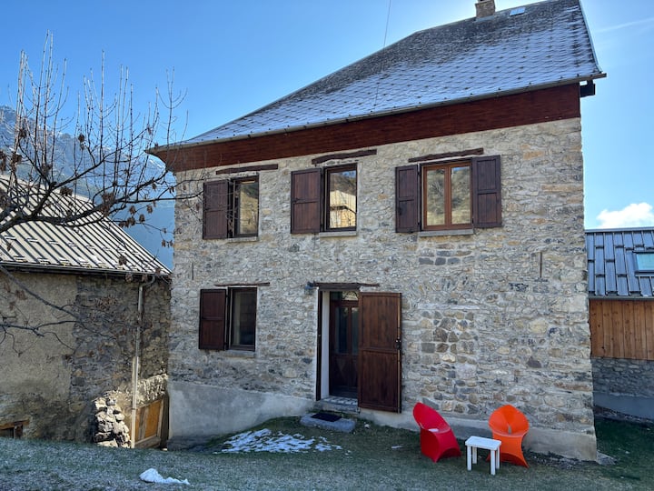 Grande Maison De Village Vue Imprenable - Chorges