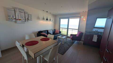 Successful Airbnb property: Sea view - L'Horizon de Sword Beach in Hermanville Sur Mer