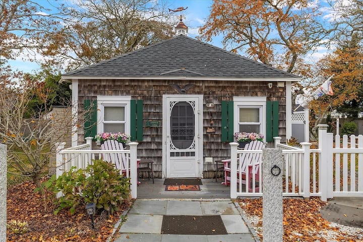 Honeymoon Cottage, 200 Yards From The Beach - Dennis, MA