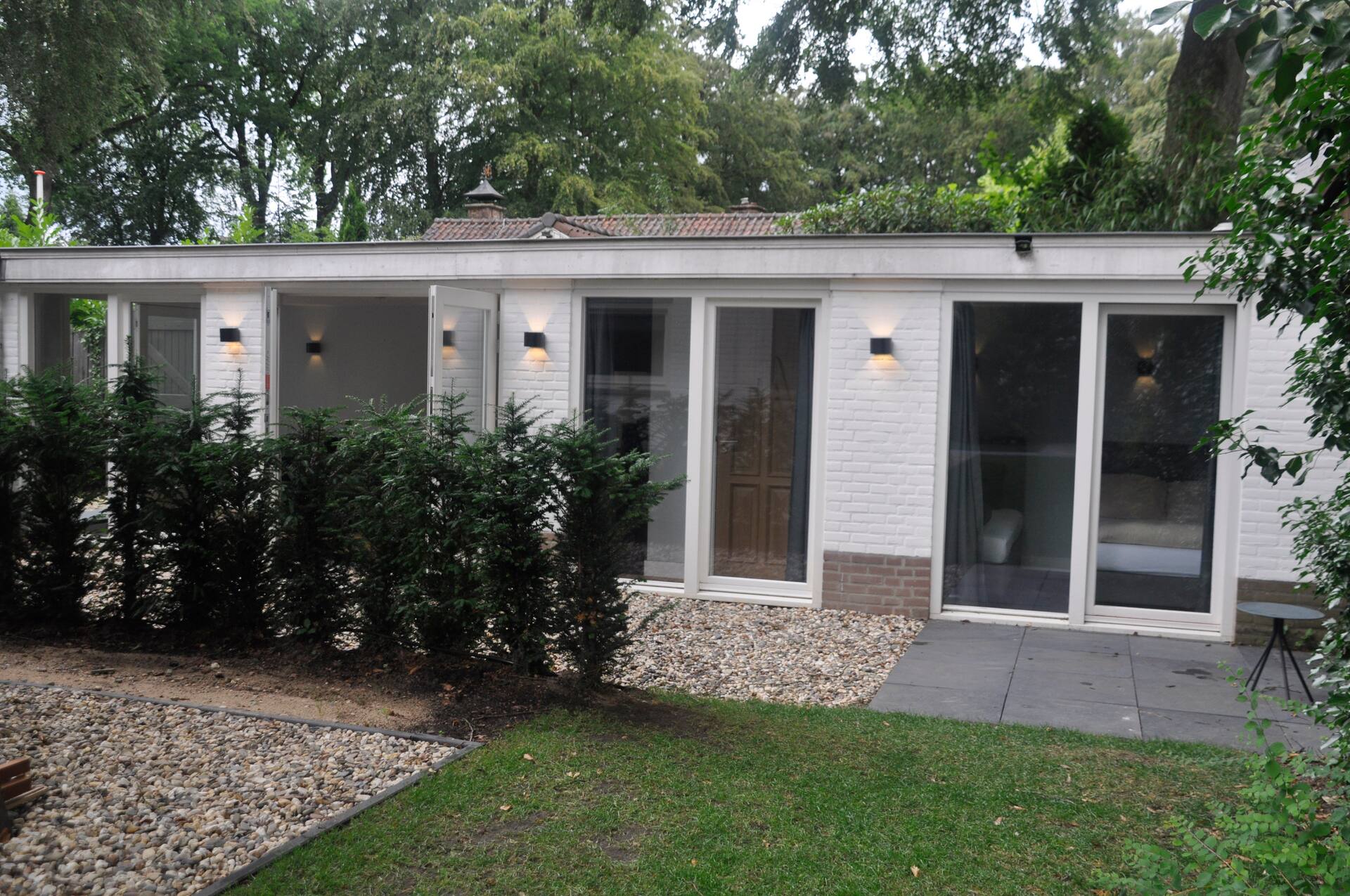Stylish Holiday Home Near Nature, Train & Center