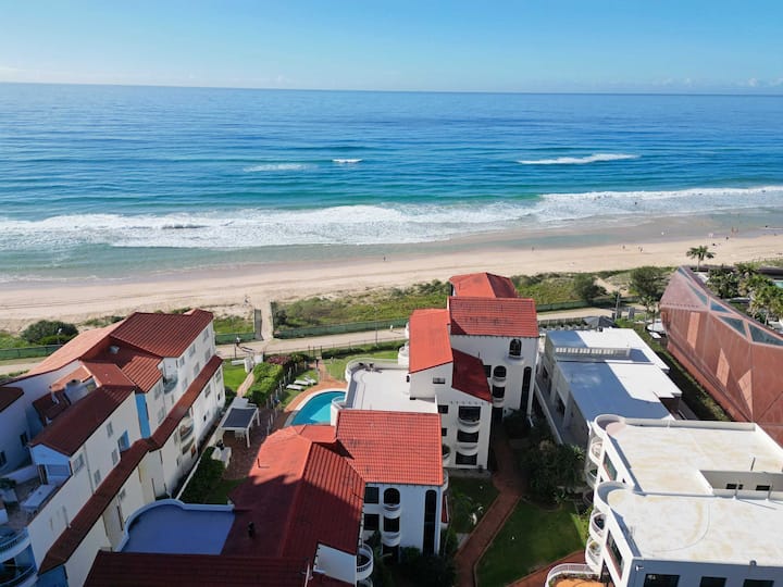 Mykonos Absolute Beachfront Apt Parking Ocean View - Gold Coast