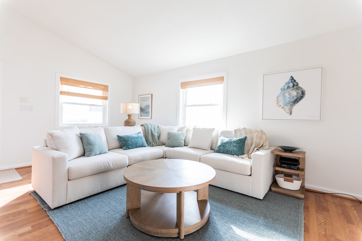 ~Across from Ocean~
Bright New Listing | Hot Tub