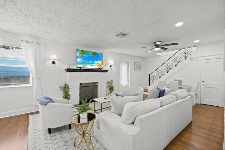 Charming 3br | Near Beach | Pet-friendly Sleeps 6 - Palm Beach, FL