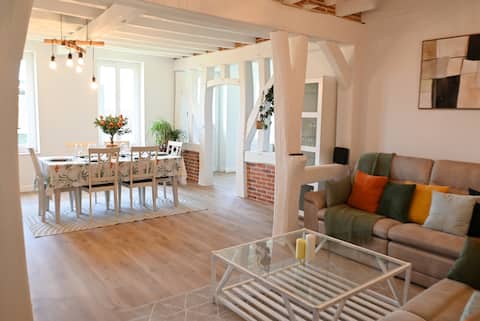 Top Airbnb: Nice restored farmhouse with its Jacuzzi à Romorantin Lanthenay