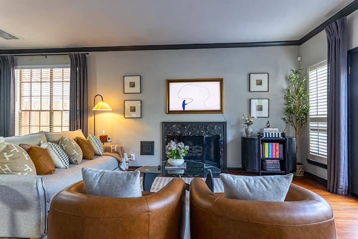 Montrose Luxury Stay | Prime Location + Patio - Houston, TX