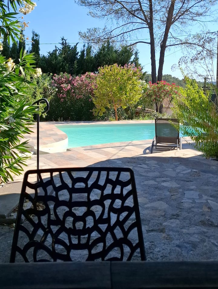 Chambre Au Calme Avec Terrasse Et Piscine - Lorgues