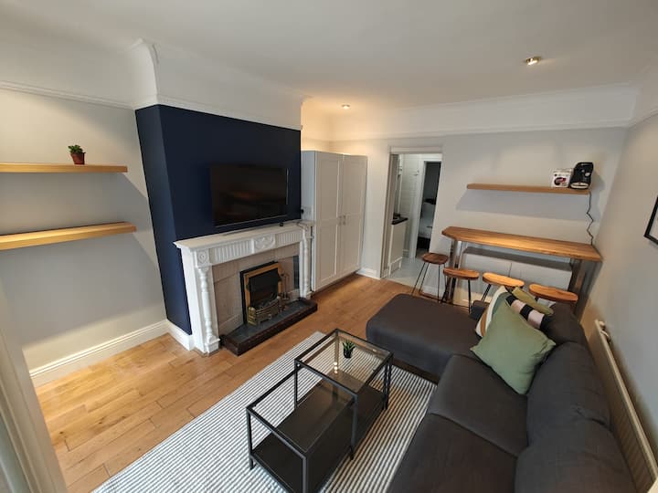Stylish & Central 3 Bed Townhouse - Dublin