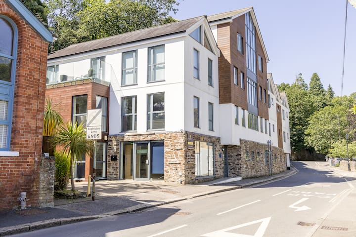 Modern 2 Bed Apartment With Balcony | Fowey - Fowey