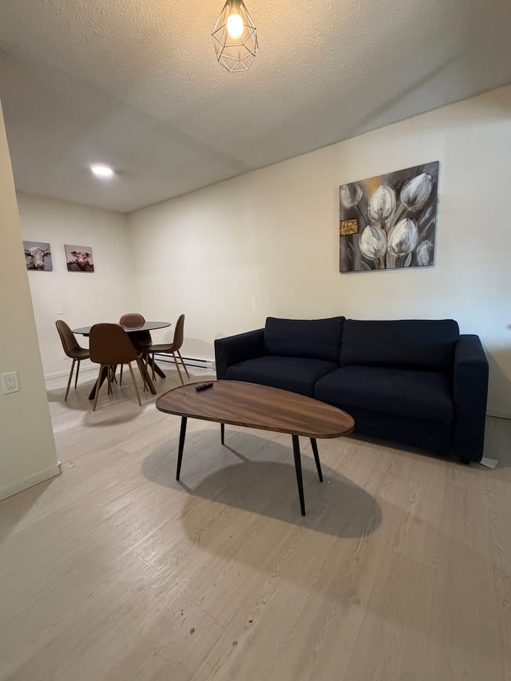 2 Bd, 1ba Apt By Main & King Edward In Mt Pleasant - Vancouver