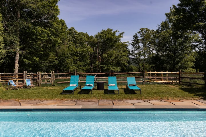 La Estancia: Historic Barn | Pool + Pickleball •