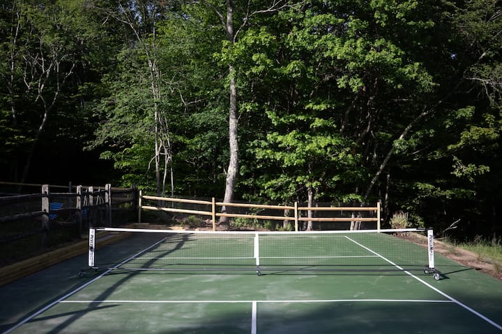 La Estancia: Historic Barn | Pool + Pickleball •