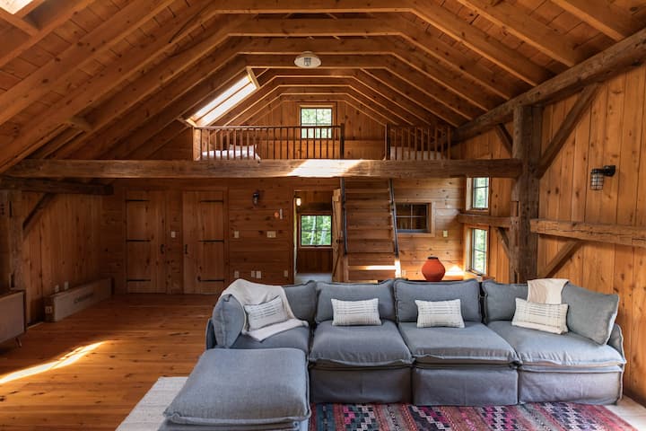 La Estancia: Historic Barn | Pool + Pickleball •