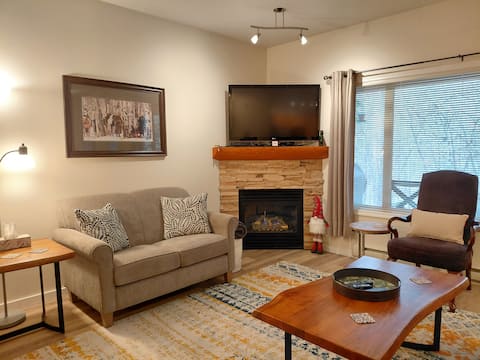 Popular Airbnb listing: Ski & Snowshoe Private Condo with Hot Tub & Deck in Kimberley