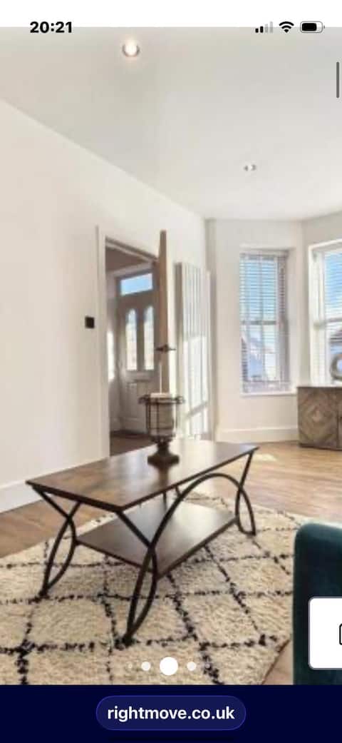 Top performing Airbnb: 5 bedroom close to the harbour arm and town centre in Folkestone