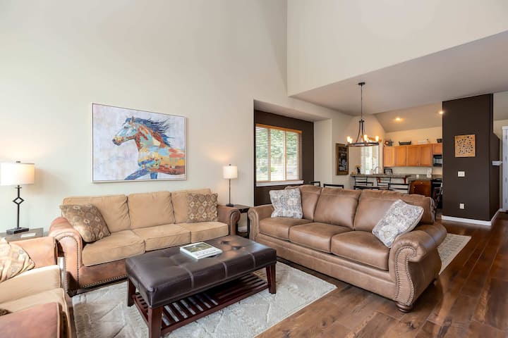 Spacious Eagle Crest Condo With Resort Perks - Eagle Crest, OR